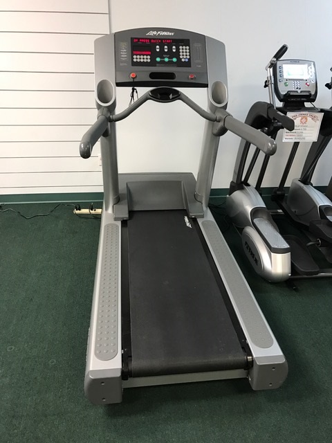 Life Fitness T9i Treadmill